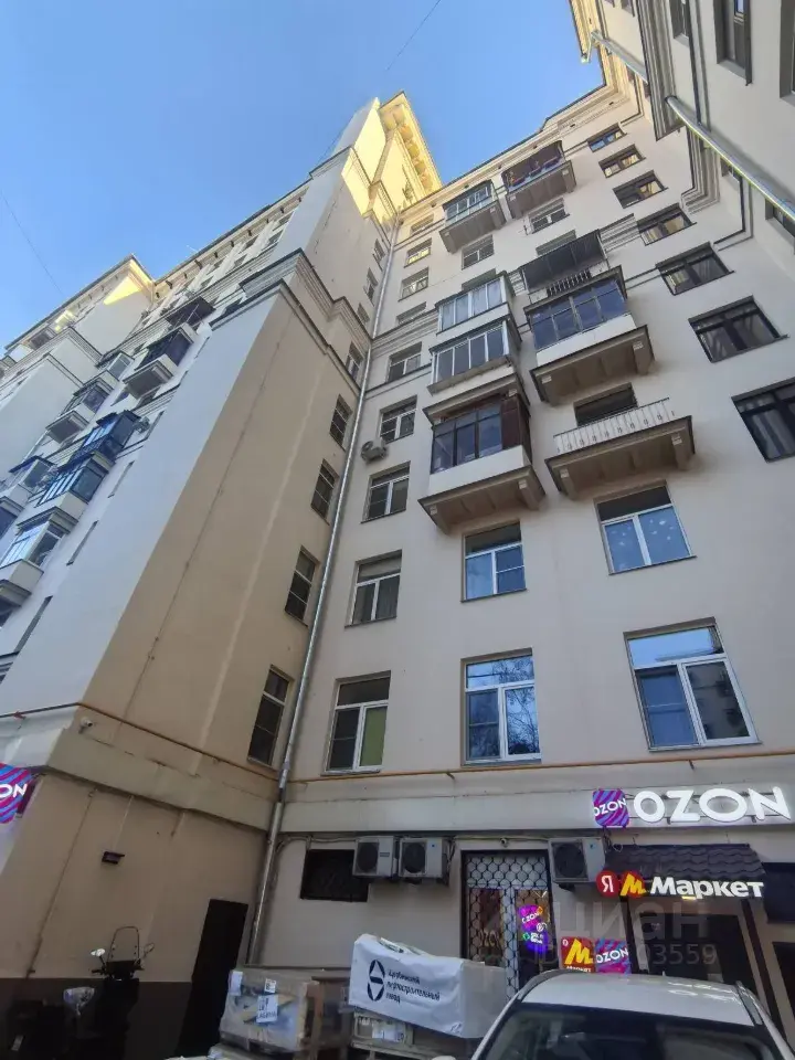3-к · 83 м² · 3/9