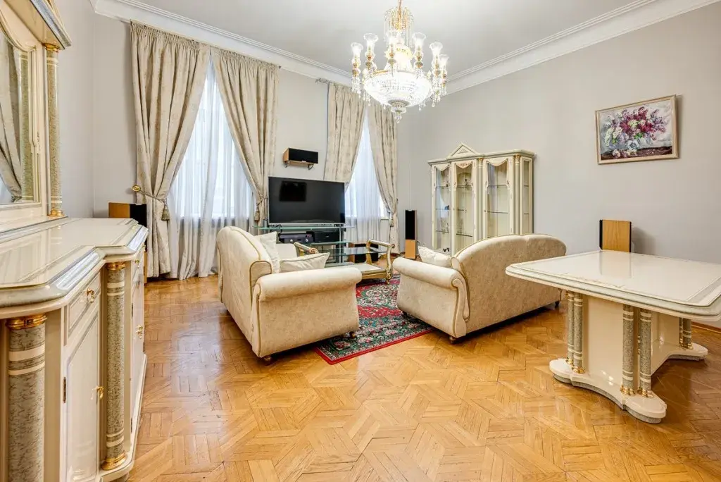 4-к · 140 м² · 2/5