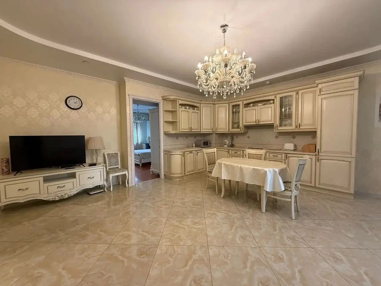 3-к · 82 м² · 15/48